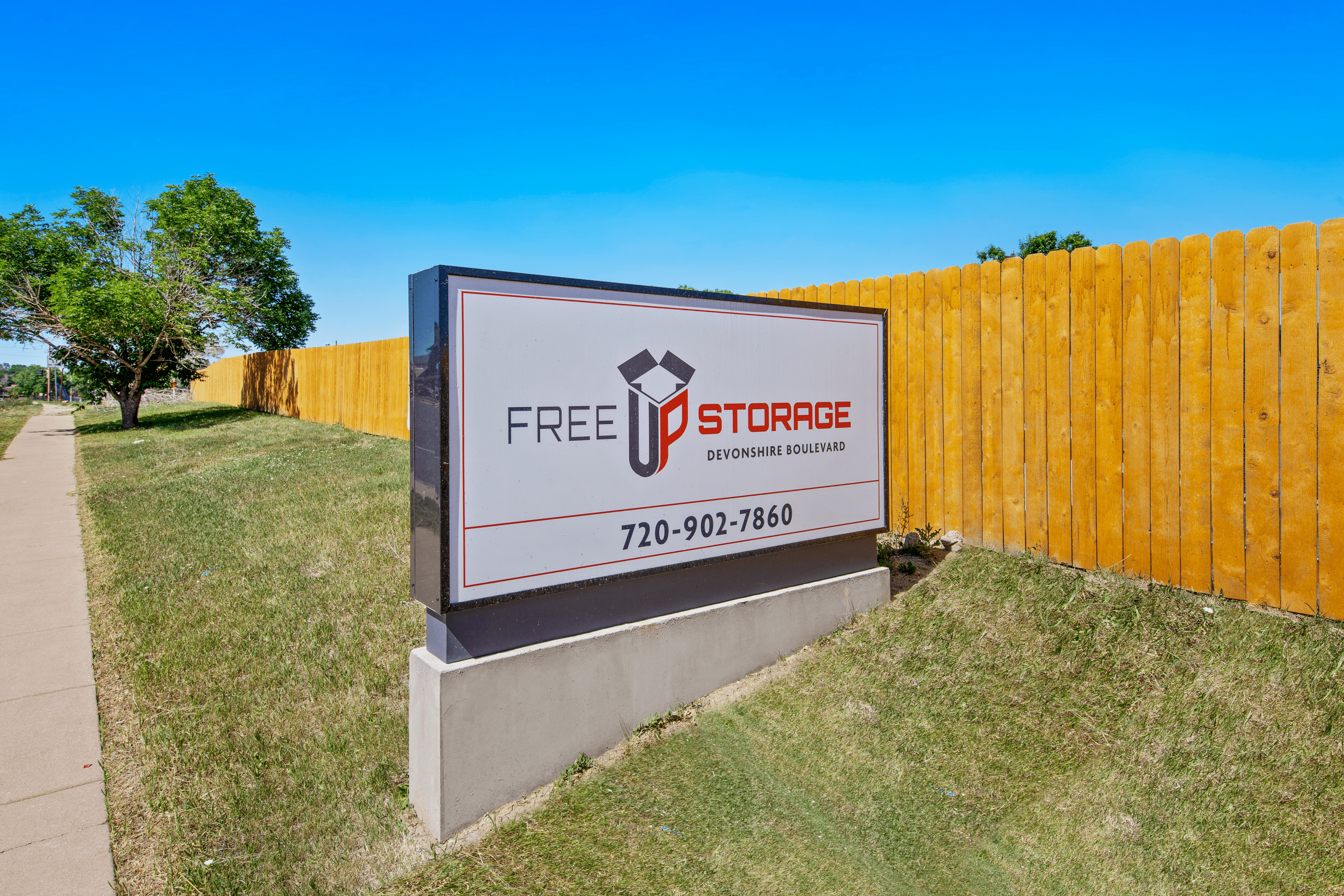 FreeUp Storage Devonshire Sign